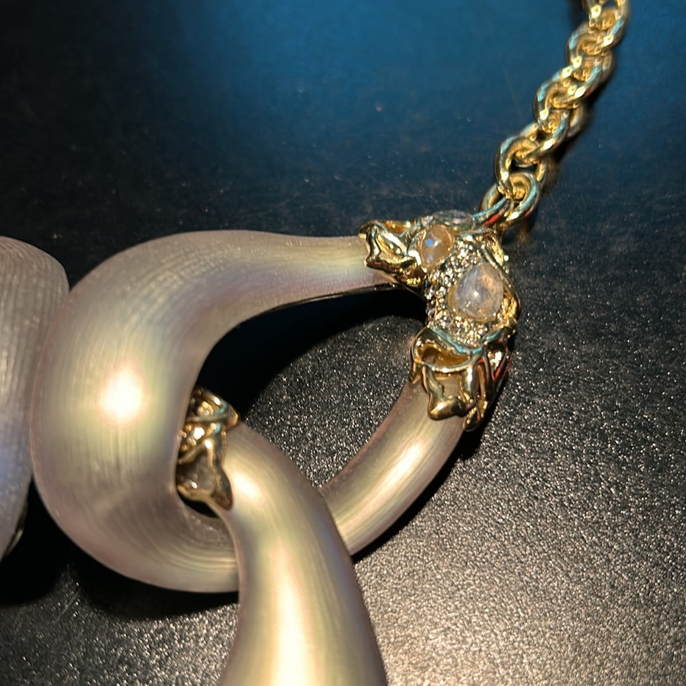 Opaque Siver tone Necklace - Picture 4 of 5